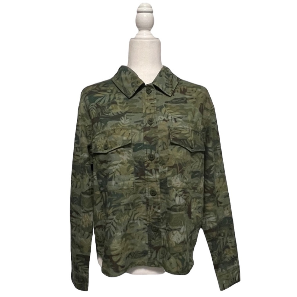 Sanctuary Button Down Long Sleeve Green Camo Top - Size XS